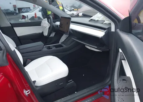 2022 Tesla Model Y Performance Dual Motor All-Wheel Drive z USA, uszkodzony, nr VIN 7SAYGDEF0NF391410